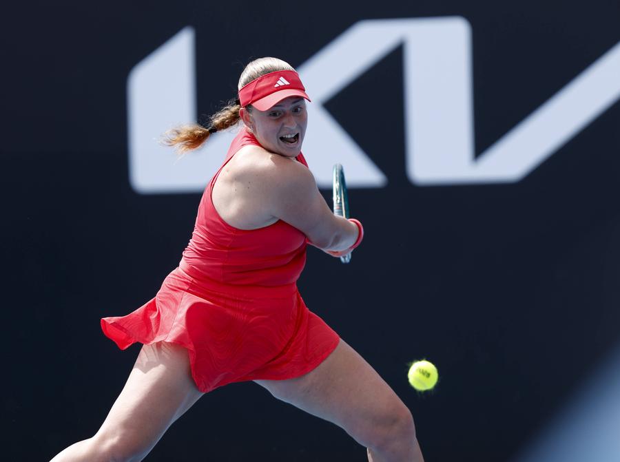 Jelena Ostapenko, eliminată de Belinda Bencic, la Australian Open. Foto: Imago Rezultate neașteptate la Australian Open! Viitoarea adversară a lui Jaqueline Cristian a reușit marea surpriză în primul tur