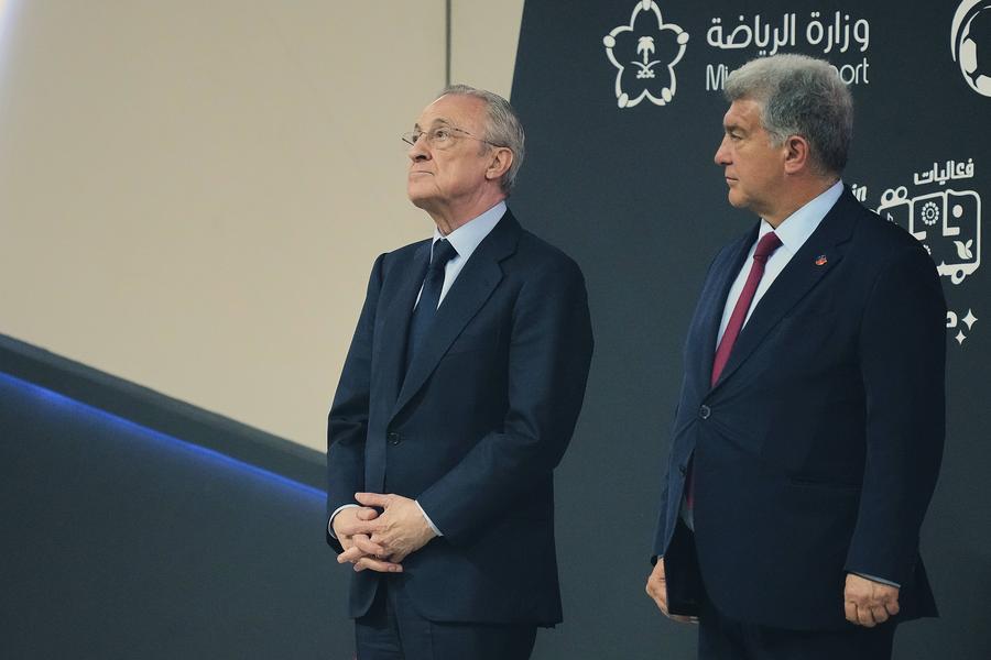 Florentino Perez a evitat să dea ochii cu rivalul Joan Laporta la dineul oficial de aseară, dinaintea finalei de la Sevilla Regele e gol! Trump de la cealaltă Casă Albă