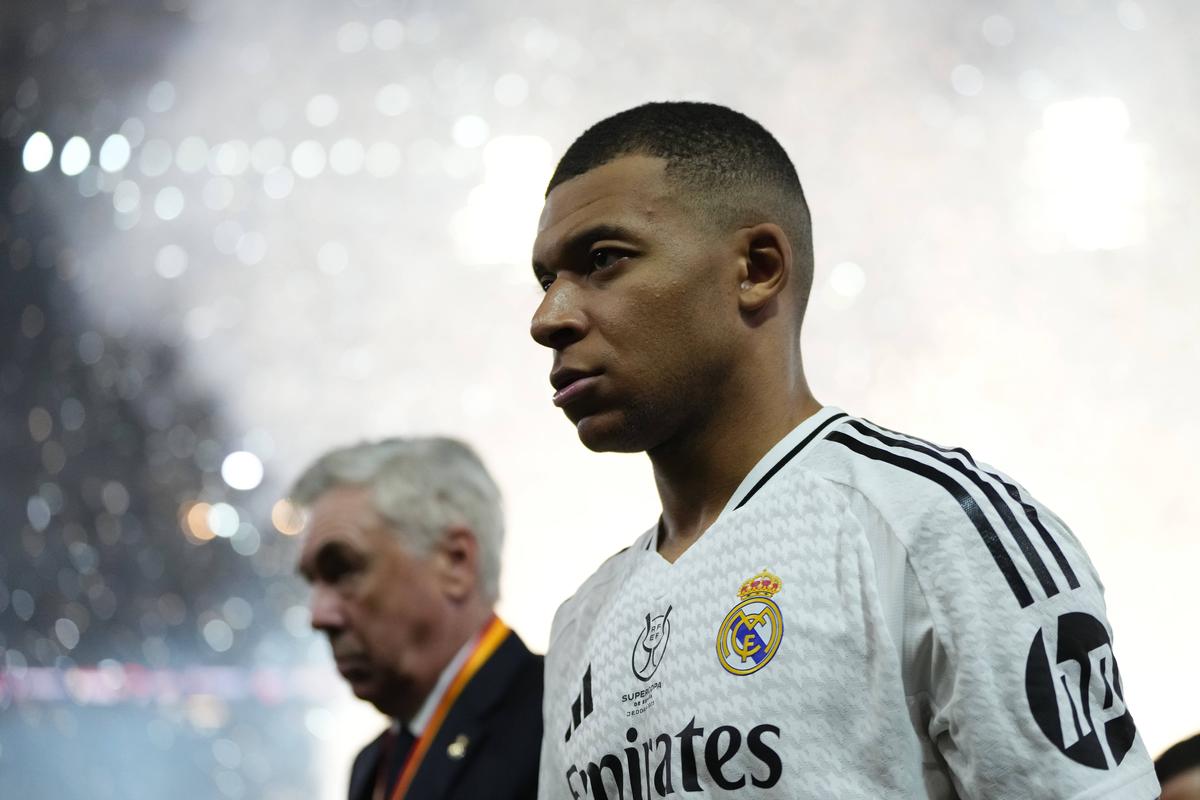 Cele mai tari imagini după El Clasico » Fotbalistul de la Barcelona care l-a făcut să râdă pe Florentino Perez + Discuție pe gazon cu Ancelotti