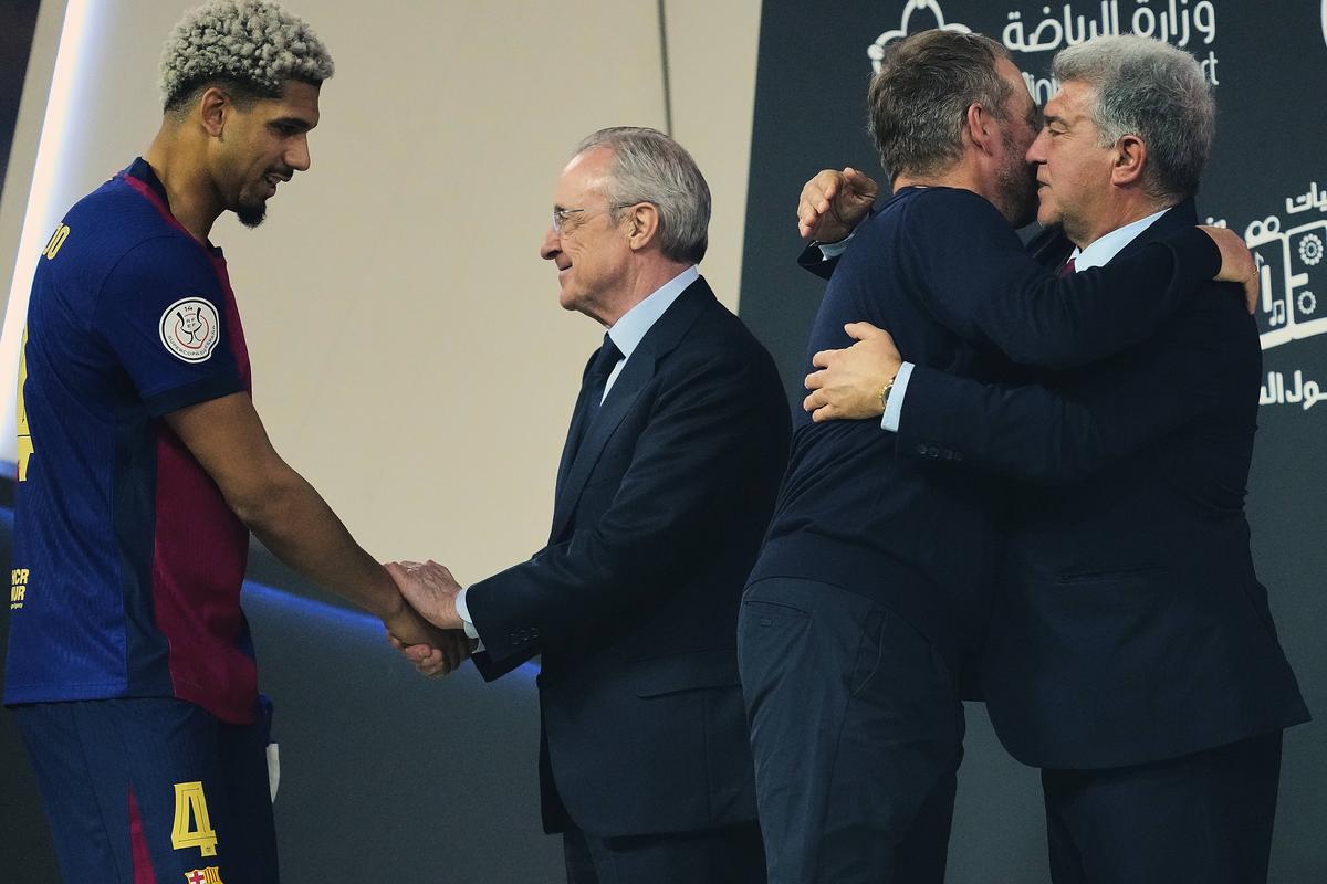 Cele mai tari imagini după Real Madrid - Barcelona » Raphinha l-a făcut să râdă pe Florentino Perez
