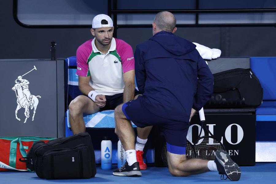 Grigor Dimitrov, obligat să abandoneze, din cauza unei accidentări/Foto: Getty Images Nick Kyrgios, eliminat în primul tur la Australian Open! Un jucător din Top 10 a abandonat, din cauza unei dureri la șold