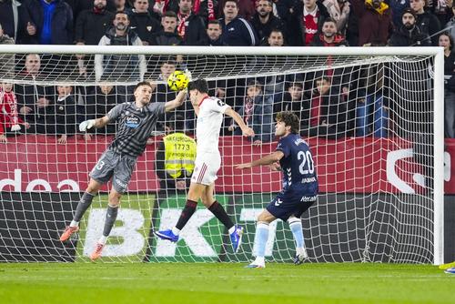 Ionuț Radu, la una dintre puținele intervenții în Sevilla - Celta 0-1 / Foto: Imago