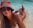 La 47 de ani, mama juniorului din Superligă a rămas în costum de baie și s-a tolănit pe șezlongul acoperit de zăpadă: „Ce zice băiatul tău?”