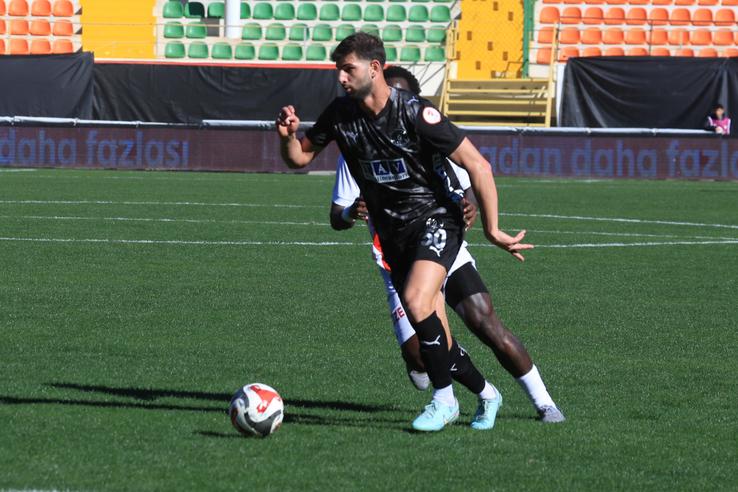 Umit Akdag, în Alanyaspor - Fatih Karagumrug // FOTO: Ionuț Iordache (GSP)