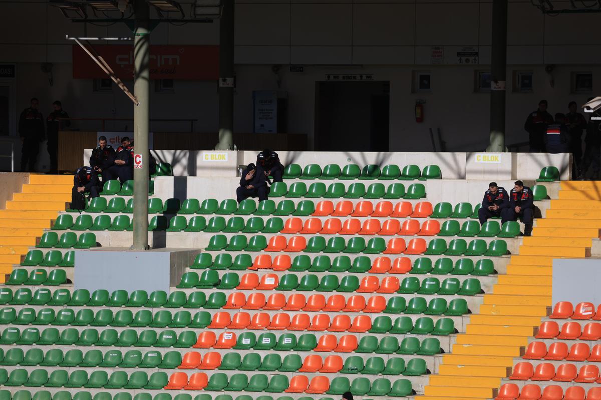 Ianis, fotbal printre soldați » 5 detalii remarcate de GSP la primul meci oficial al lui Hagi în 2026