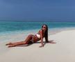 La 47 de ani, mama juniorului din Superligă a rămas în costum de baie și s-a tolănit pe șezlongul acoperit de zăpadă: „Ce zice băiatul tău?”