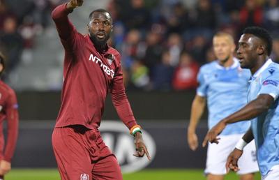 CFR CLUJ // Dan Petrescu, remarcă rasistă despre Lacina Traore: „Stătea în copac înainte să vină la CFR Cluj! Cariera lui era terminată”