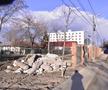 VIDEO+FOTO Imagini de pe șantierul căii ferate care leagă Otopeniul de Gara de Nord » Trenul trece peste parcarea unui hotel, două case și e la 20 de metri de patinoarul lui Țiriac!