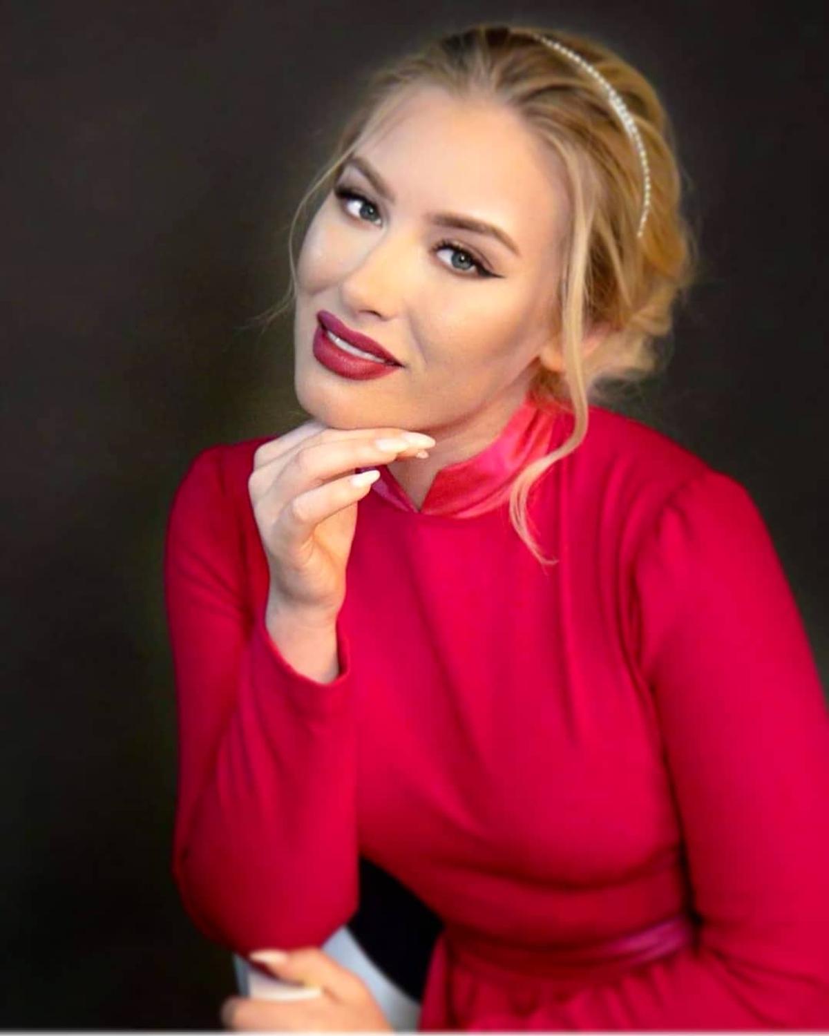 FOTO Impecabila Irina » „Am jucat 9 ani tenis de câmp, dar am ales până la urmă muzica”