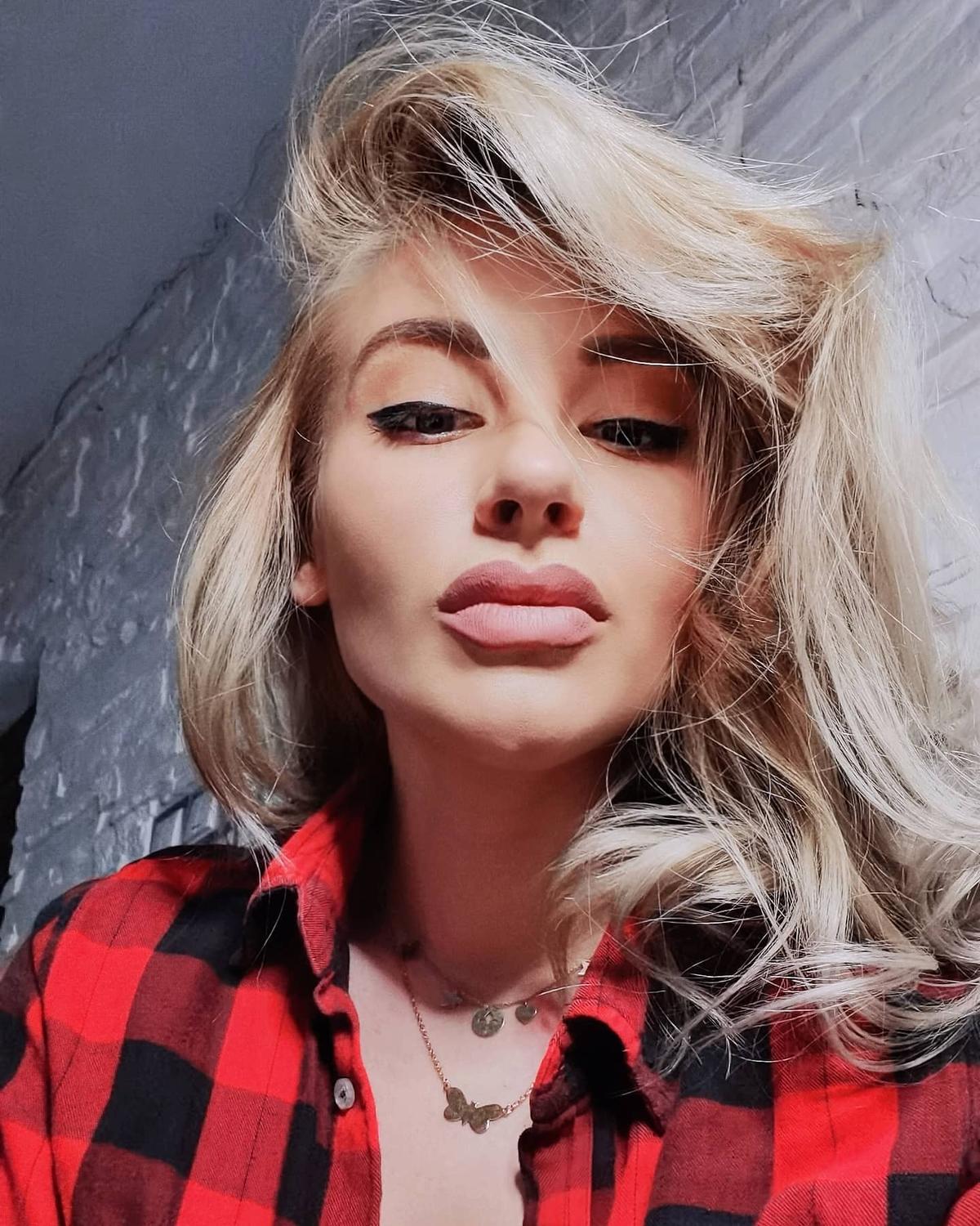 FOTO Impecabila Irina » „Am jucat 9 ani tenis de câmp, dar am ales până la urmă muzica”