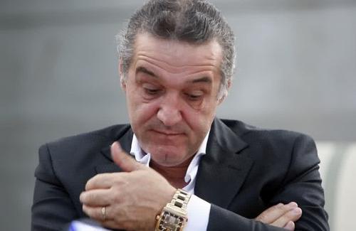 Flavius Stoican, antrenorul celor de la Viitorul Pandurii Tg. Jiu, îi transmite lui Gigi Becali să fie cu ochii pe fundașul central Mihai Lixandru (19 ani).