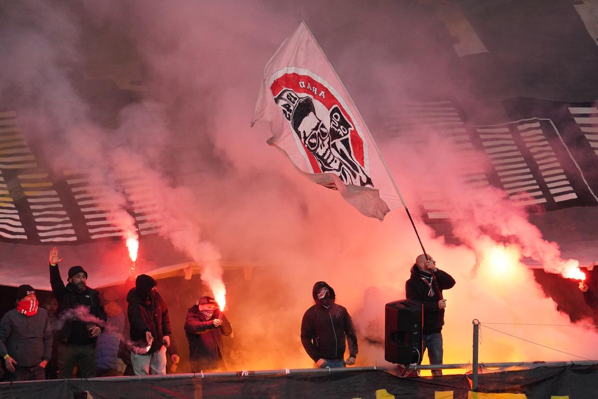 UTA - Dinamo 0-0 » În 9 oameni pe final, „câinii” obțin eroic primul punct în deplasare în acest sezon