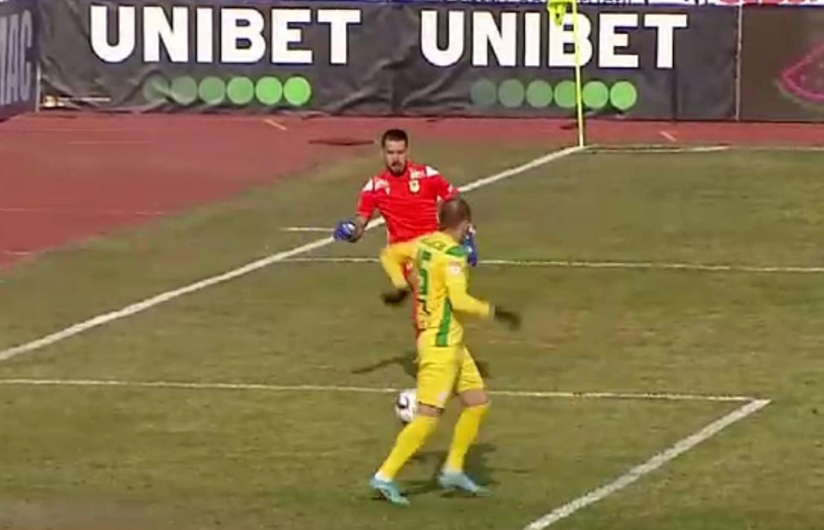 Moment halucinant în FC Argeș - Mioveni » Hațegan a anulat un autogol de „județeană”! De ce a intervenit arbitrul + ce spune Iustin Popescu