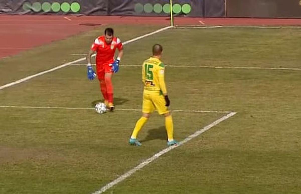 Moment halucinant în FC Argeș - Mioveni » Hațegan a anulat un autogol de „județeană”! De ce a intervenit arbitrul + ce spune Iustin Popescu