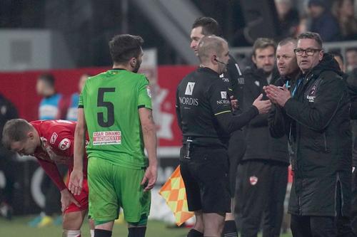 Alexandru Răuță, căpitanul lui Dinamo, a fost eliminat în minutul 78 al meciului cu UTA // foto: Alexandra Fechete