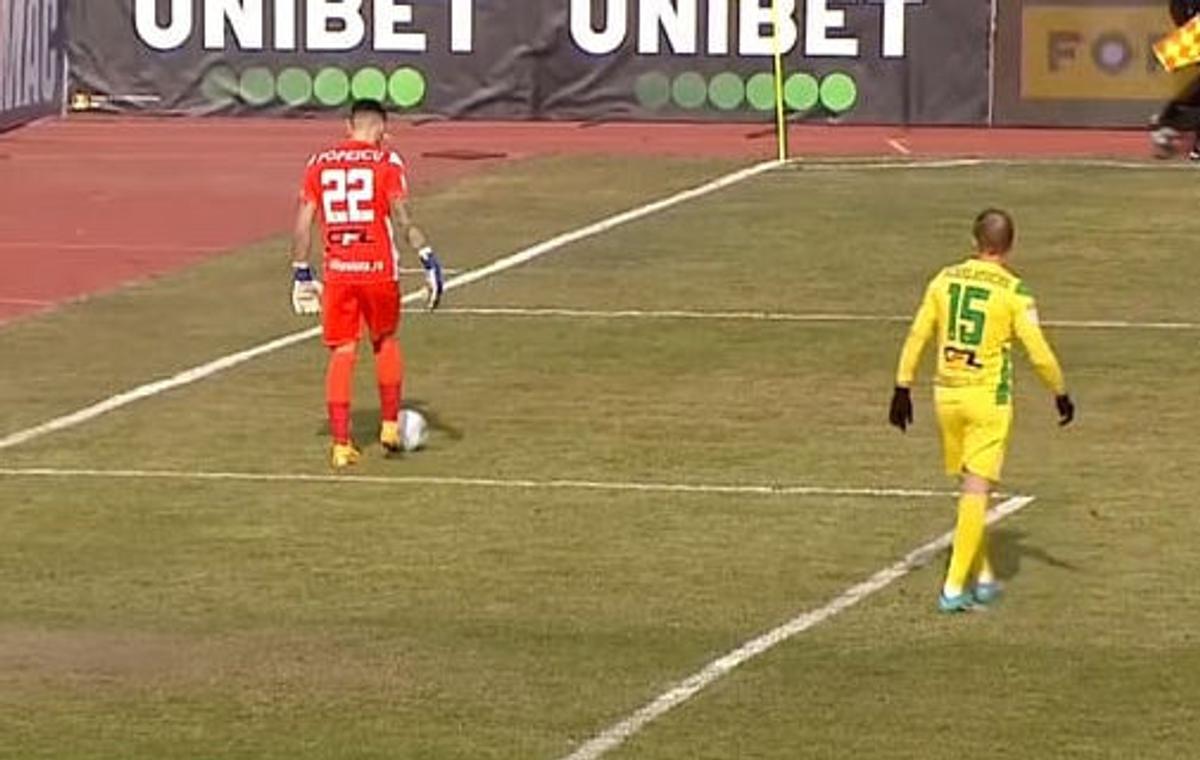 Moment halucinant în FC Argeș - Mioveni » Hațegan a anulat un autogol de „județeană”! De ce a intervenit arbitrul + ce spune Iustin Popescu