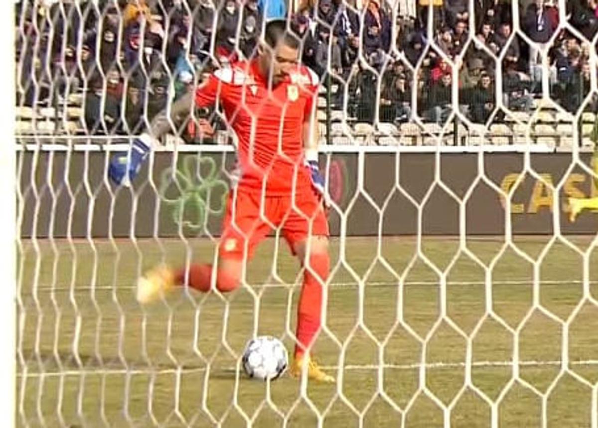 Moment halucinant în FC Argeș - Mioveni » Hațegan a anulat un autogol de „județeană”! De ce a intervenit arbitrul + ce spune Iustin Popescu