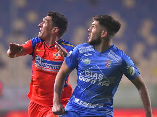 Paul Iacob, în duel cu Claudiu Keșeru // FOTO: Imago