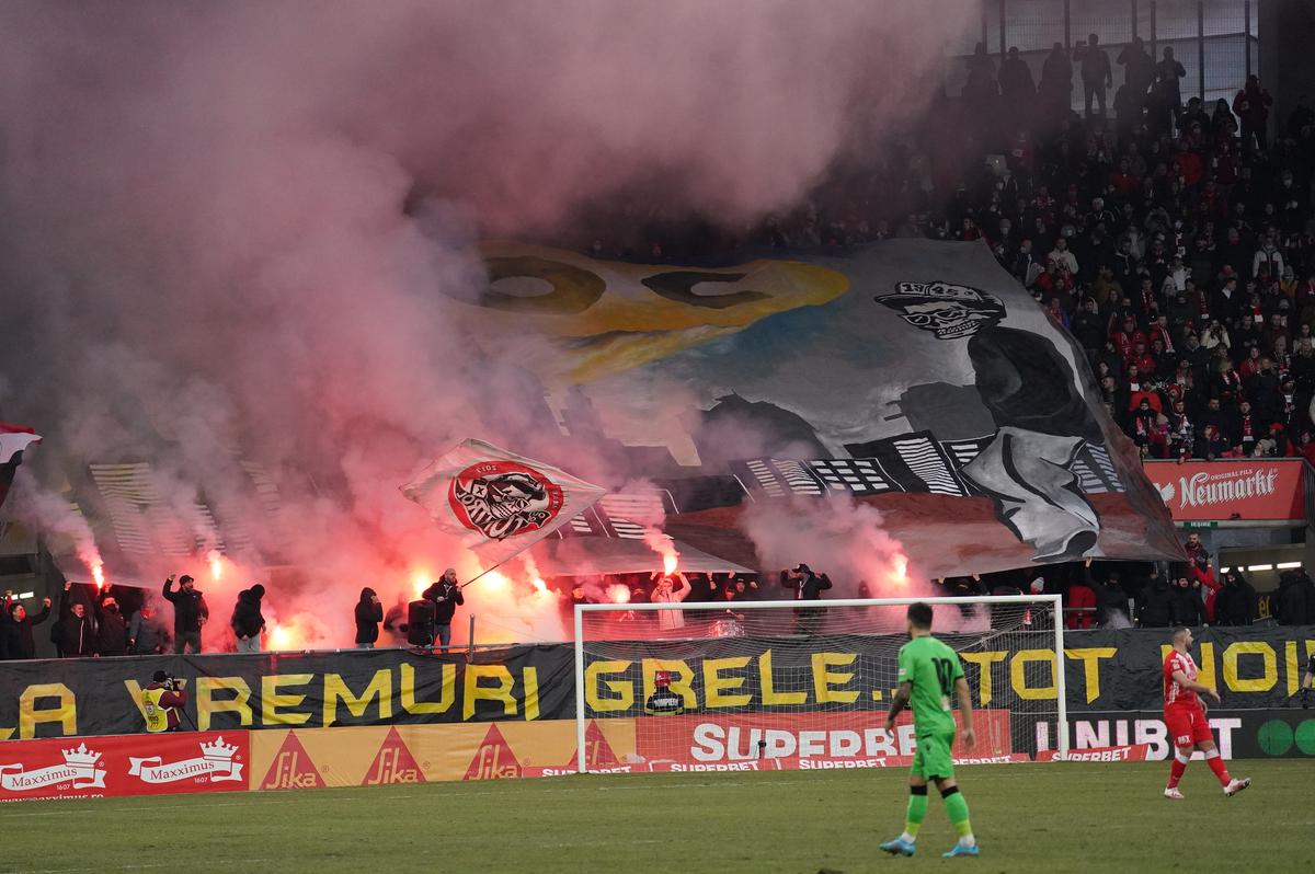 UTA - Dinamo 0-0 » În 9 oameni pe final, „câinii” obțin eroic primul punct în deplasare în acest sezon