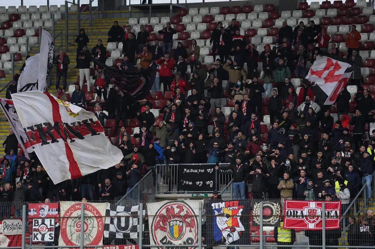 UTA - Dinamo 0-0 » În 9 oameni pe final, „câinii” obțin eroic primul punct în deplasare în acest sezon