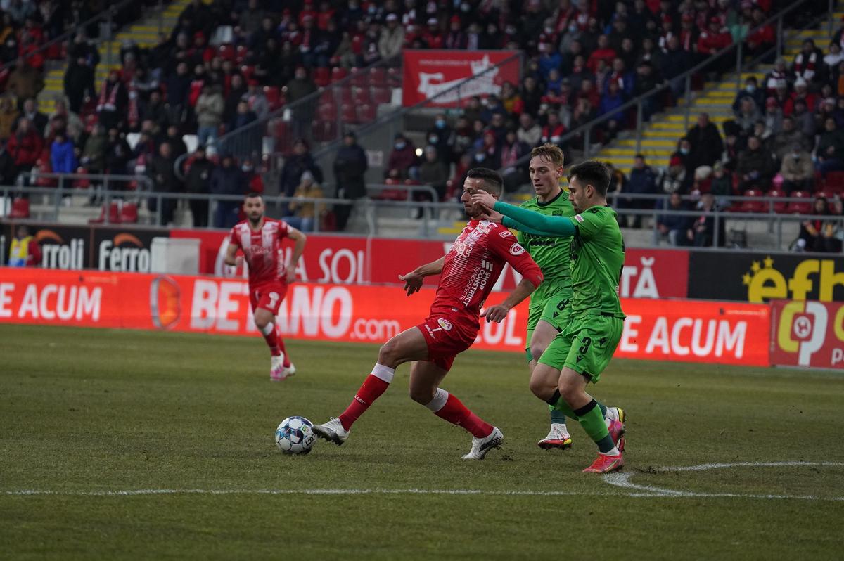 Stoican, după primul punct la Dinamo: „Am jucat din două în două zile: luni, joi și azi” :)