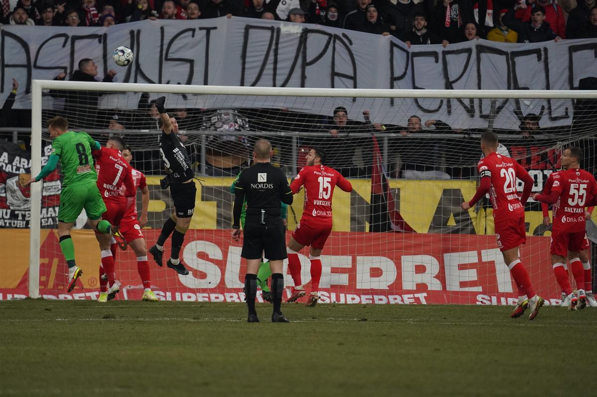 Stoican, după primul punct la Dinamo: „Am jucat din două în două zile: luni, joi și azi” :)