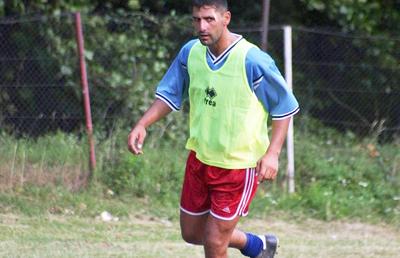 Interviu rar, de colecție, cu fundașul inconfundabil din anii '90 » Cum l-au „vânat” Steaua și Dinamo în aceeași zi și decizia-șoc pe care a luat-o: „M-am speriat și aia mi-a fost”