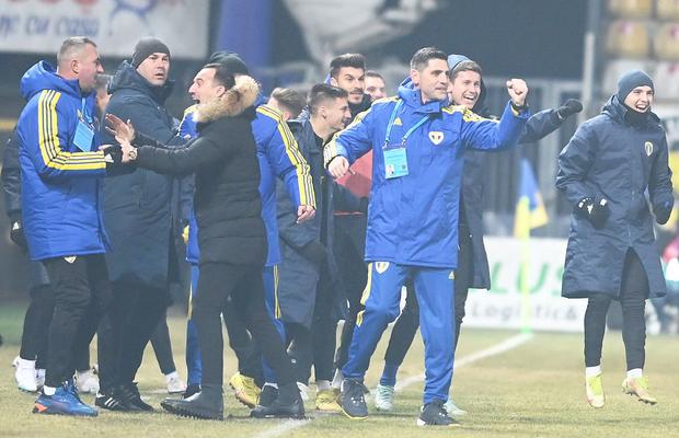 „Mai stau, Mister” » Ce l-a uimit pe Florin Pîrvu la debutul pe banca Petrolului: „Așa ceva este incredibil!”