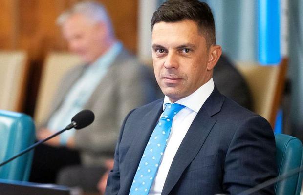 S-a contrat cu Eduard Novak și revine cu răspuns: „Trebuie să o luăm și noi de jos. Sport în fiecare zi la clasele I-IV”