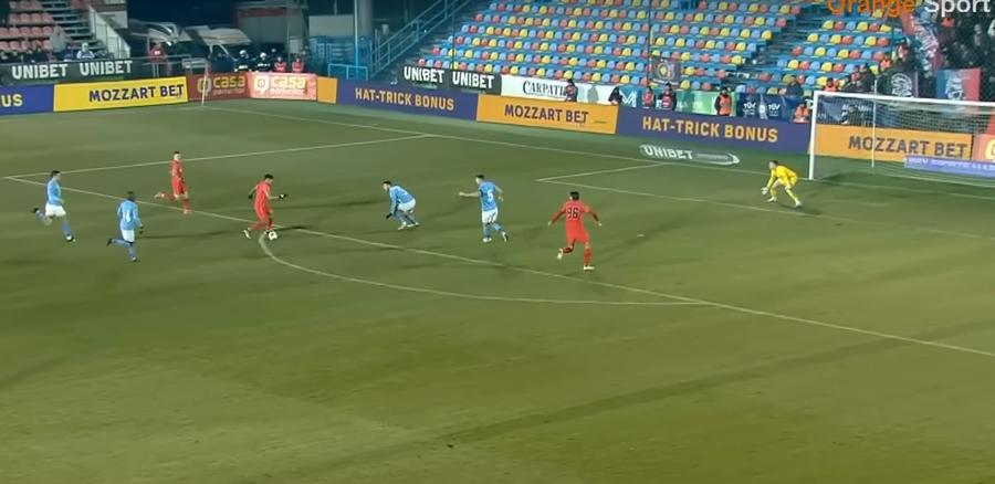 Coman nu pasează la Olaru sau Compagno, pătrunde și e deposedat/ foto: captură Orange Sport MM Stoica a „urecheat” 3 vedete de la FCSB, după victoria cu Voluntari: „Am văzut faze care nu mi-au plăcut. La ei mă refer”