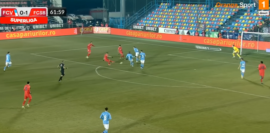 Faza la care Olaru trage, deși îi avea în stânga pe Coman și Compagno/ foto: captură Orange Sport MM Stoica a „urecheat” 3 vedete de la FCSB, după victoria cu Voluntari: „Am văzut faze care nu mi-au plăcut. La ei mă refer”