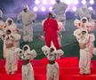 Concertul Rihannei la Super Bowl se putea sfârși tragic » Un dansator, la un pas să cadă de la mare înălțime