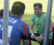„O spun în premieră” » Povestea neștiută a rupturii dintre Becali și Rădoi: „Stăteam în ploaie și ne rugam de el. «Nea Gigi, Mirel vine acum la Palat»”