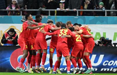 A fost doar rivalul roș-albaștrilor, dar vede FCSB campioană: „Nu văd a doua, nu mai zic de a treia!”. Fostul mare atacant atacă o problemă serioasă: „Criză de numărul 9”