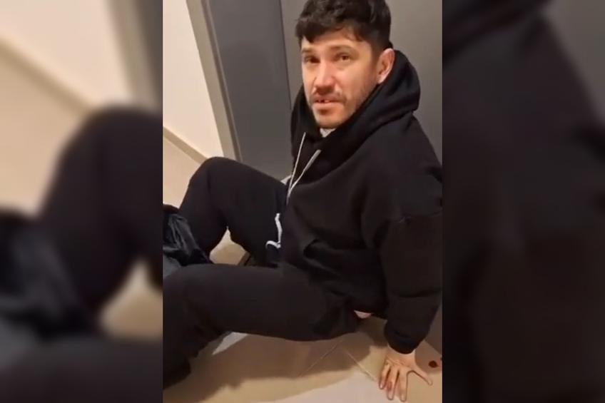 Cristi Tănase, 36 de ani, este în centrul unui nou episod șocant, fostul căpitan al lui FCSB fiind filmat în week-end în ipostaze tulburătoare, întins pe jos în holul blocului.