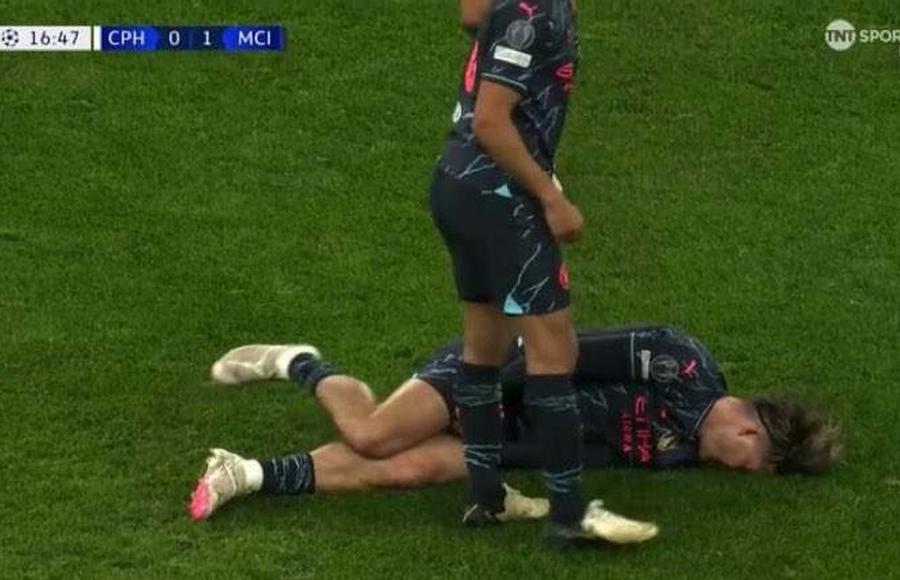 Momentul accidentării lui Jack Grealish, foto: Twitter Copenhaga - Manchester City 1-3, în „optimile” Ligii Campionilor. „Regina Europei”, cu un pas în sferturi