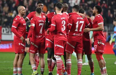Dinamo, atenție cu Farul! » Patru TITULARI sunt în pericol să rateze derby-ul cu FCSB