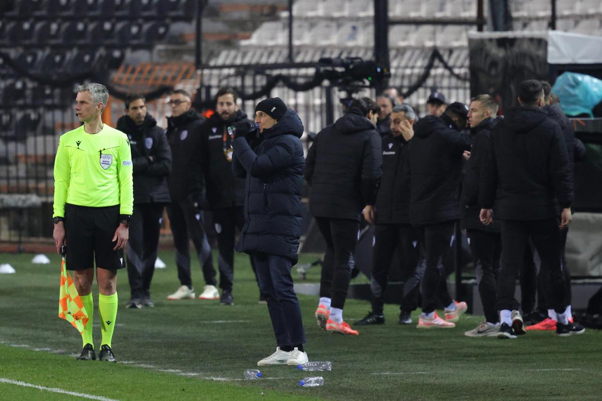 „ROȘU” stupid încasat în PAOK - FCSB » Nici reacția lui Ngezana n-a scăpat nesancționată