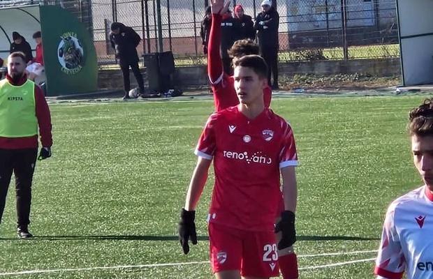 Atacant de 16 ani la Dinamo » Cine e puștiul acontat de „câini”