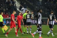 „ROȘU” stupid încasat în PAOK - FCSB » Nici reacția lui Ngezana n-a scăpat nesancționată