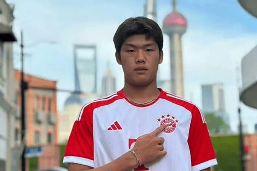 Guo Jiaxuan a participat la un stagiu de pregătire organizat de Bayern Munchen // foto: scmp.com