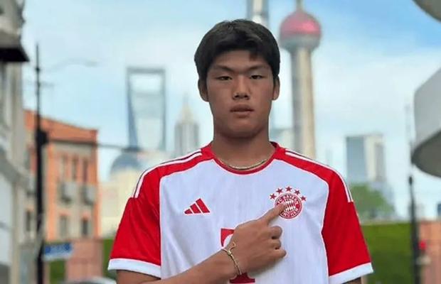 Tânărul fotbalist a murit în spital! Avea doar 18 ani