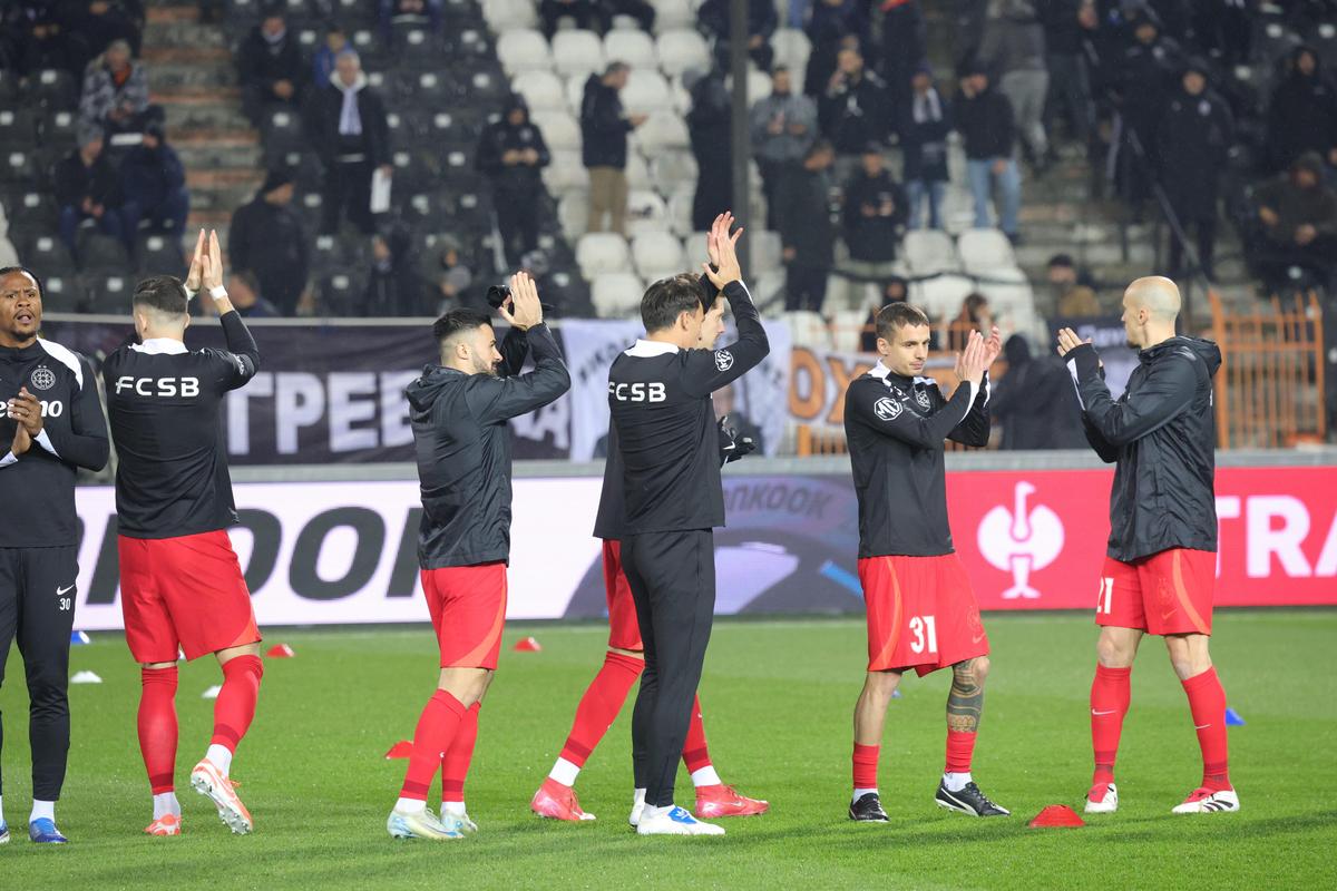 PAOK - FCSB » Imagini de la încălzire
