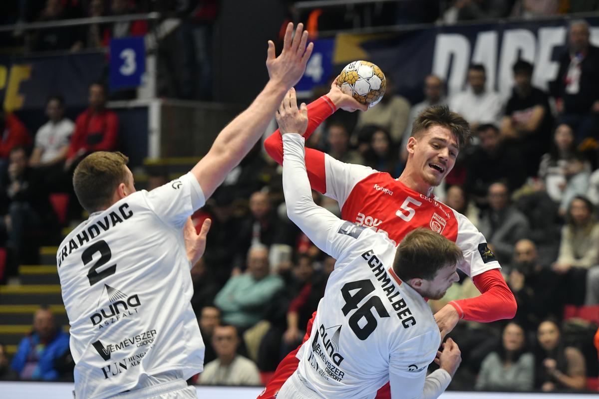 Dinamo, învinsă de Veszprem și la returul din Liga Campionilor » Moment emoționant în minutul 8 al meciului din Polivalentă