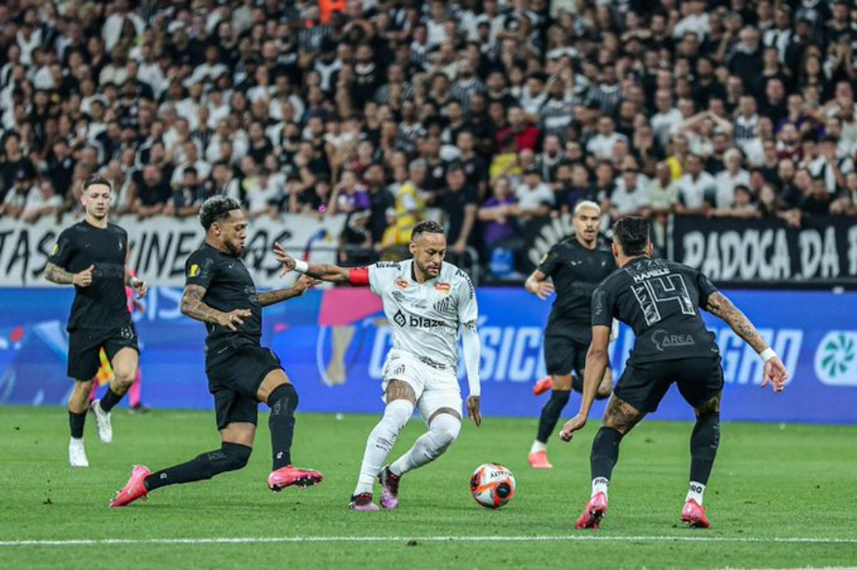 Neymar, în centrul atenției în Corinthians - Santos