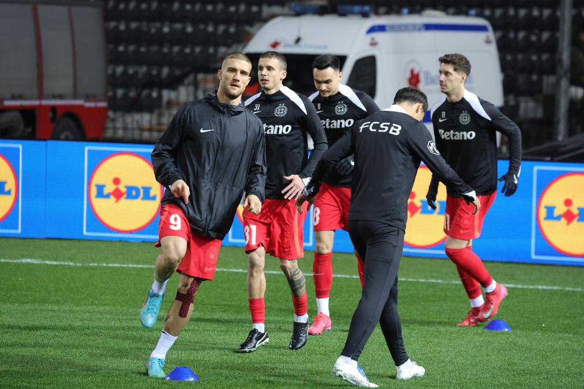PAOK - FCSB » Imagini de la încălzire