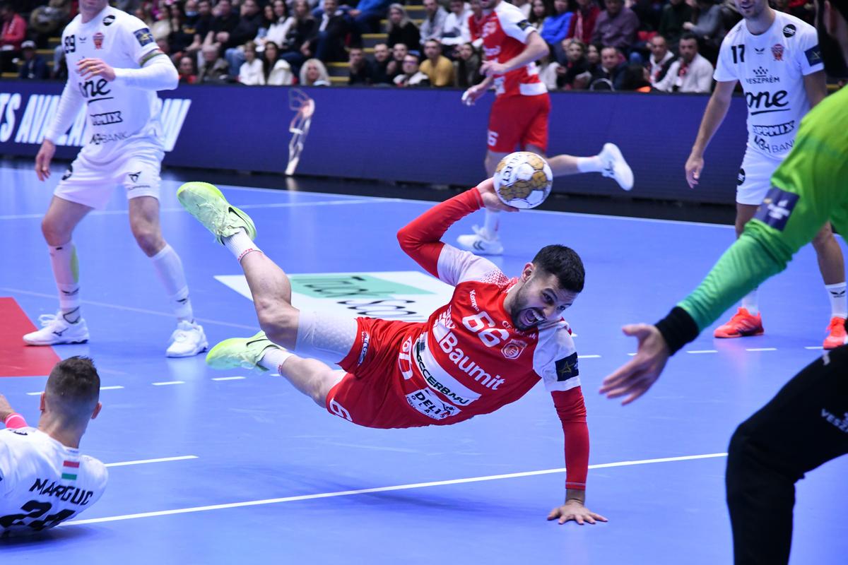 Dinamo, învinsă de Veszprem și la returul din Liga Campionilor » Moment emoționant în minutul 8 al meciului din Polivalentă