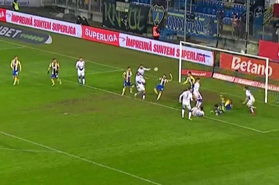 Sergiu Hanca, gol cum rar se vede în Petrolul - FC Argeș » Cine a fost scos vinovat: „E al lui”