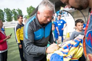 „Ca să vedeți extrema în care se dusese, uitați ce i-a făcut copilului meu!” » Fotbalistul „terorizat” de Dan Petrescu: „Mister, nu mi-am mai văzut soția de o lună!” / „«Treci în autocar!»”