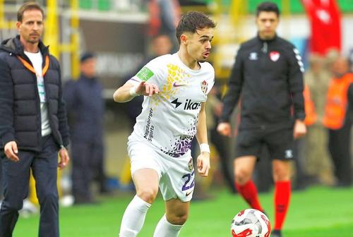 Denis Radu, în tricoul lui Eyupspor // FOTO: Instagram